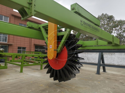 Working process of wheel type compost turner